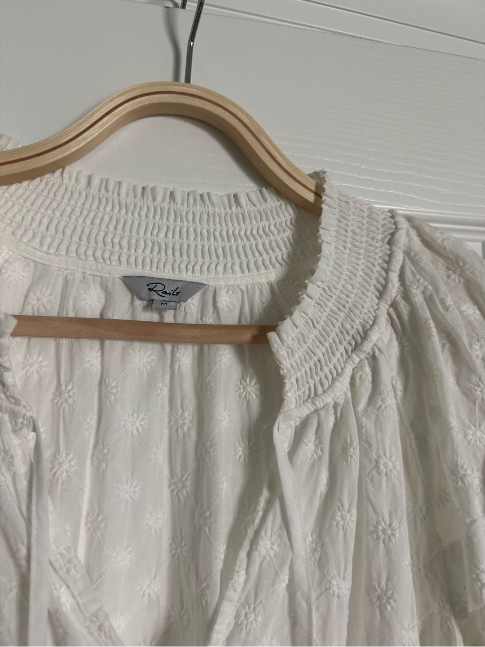 Rails 100% Cotton Women’s White Eyelet Embroidered Top with Ruffle Sleeves - M - Picture 3 of 6